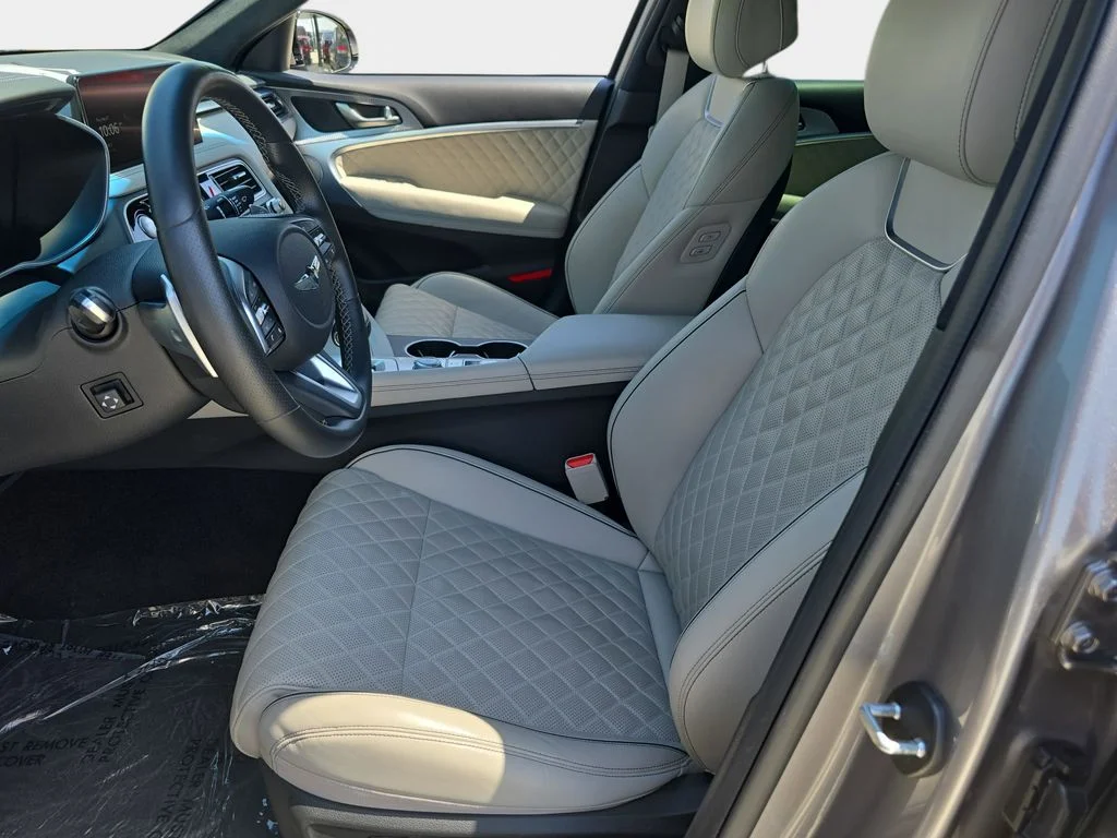 Used 2023 Silver Genesis 3.3T image 18
