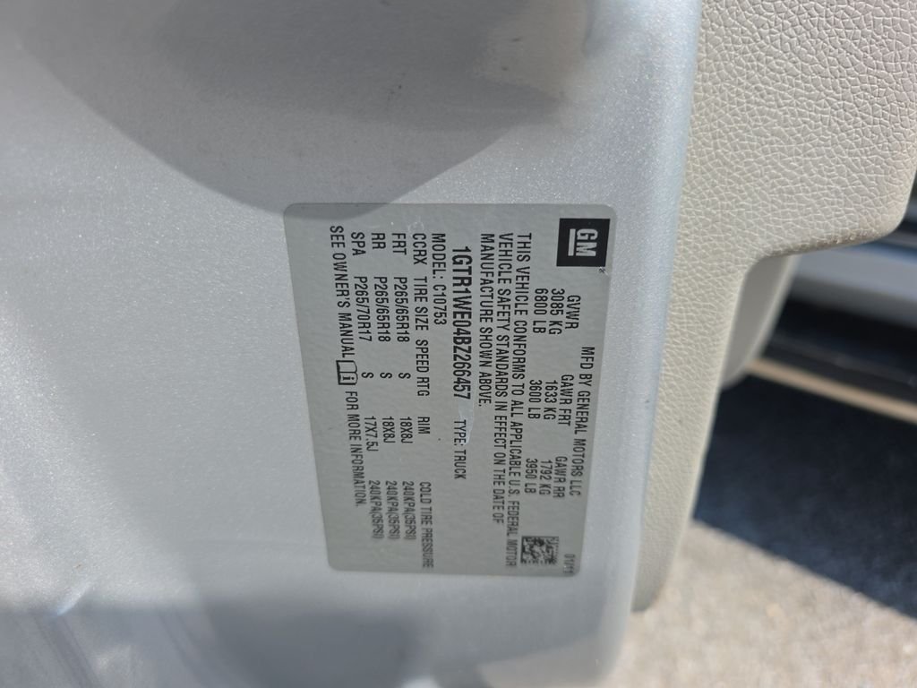 Used 2011 Silver GMC SLT image 36