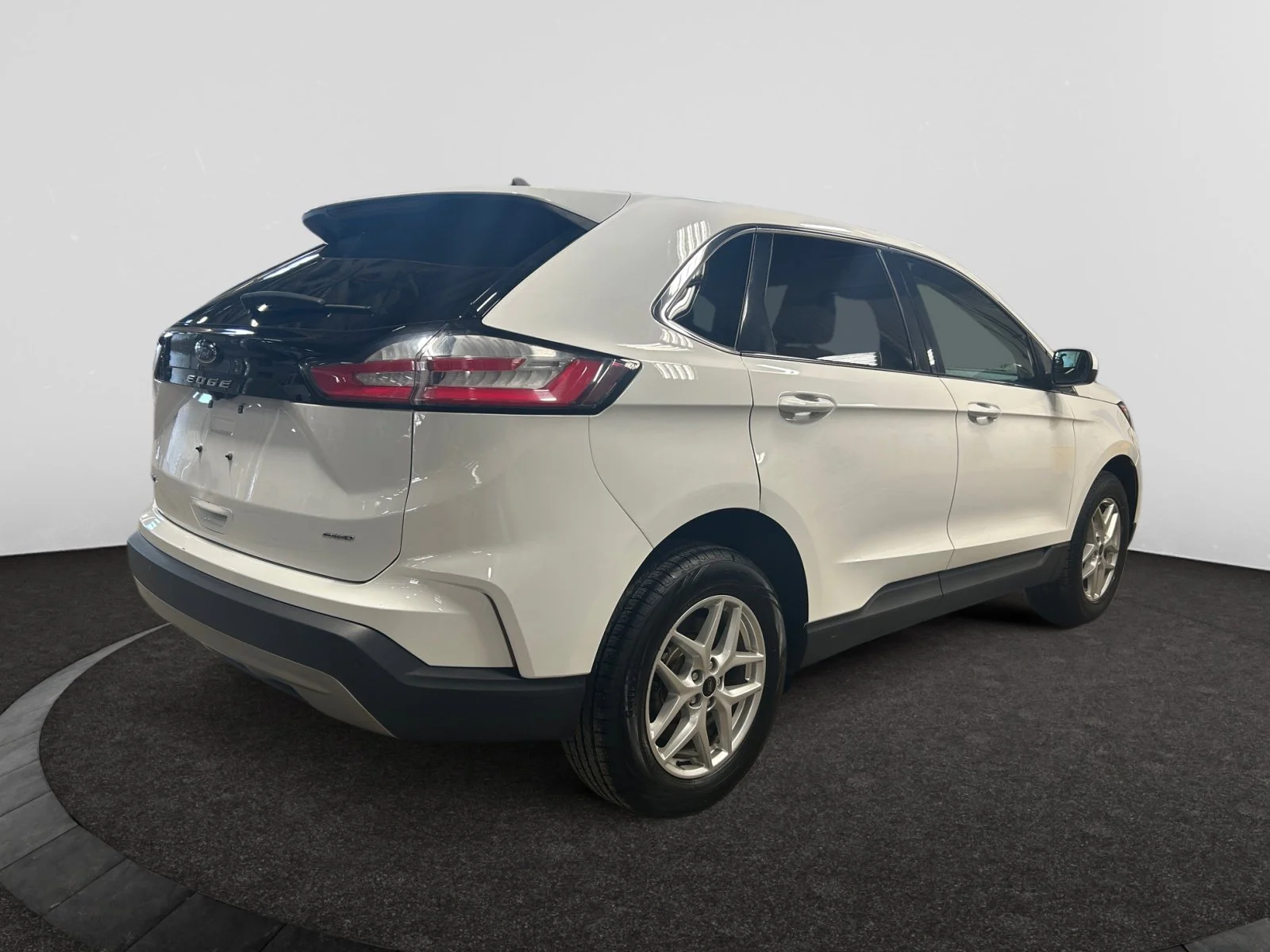 Used 2023 OXF WHITE Ford SEL AWD image 5
