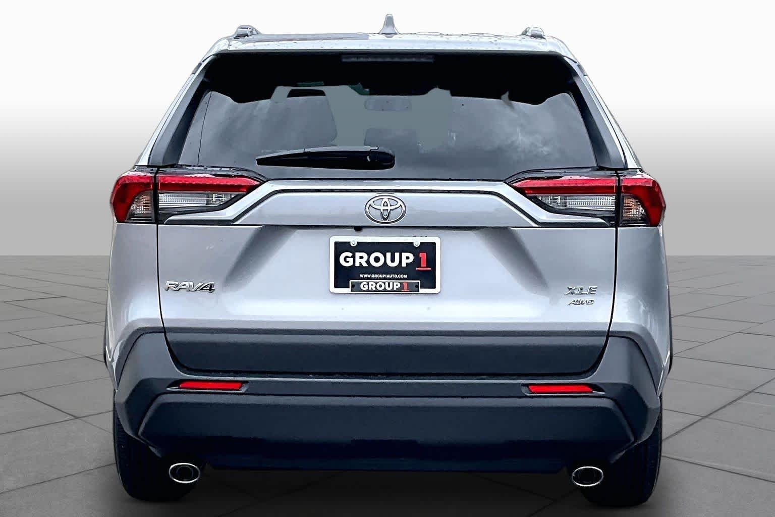 Used 2025 Silver Sky Metallic Toyota XLE image 5