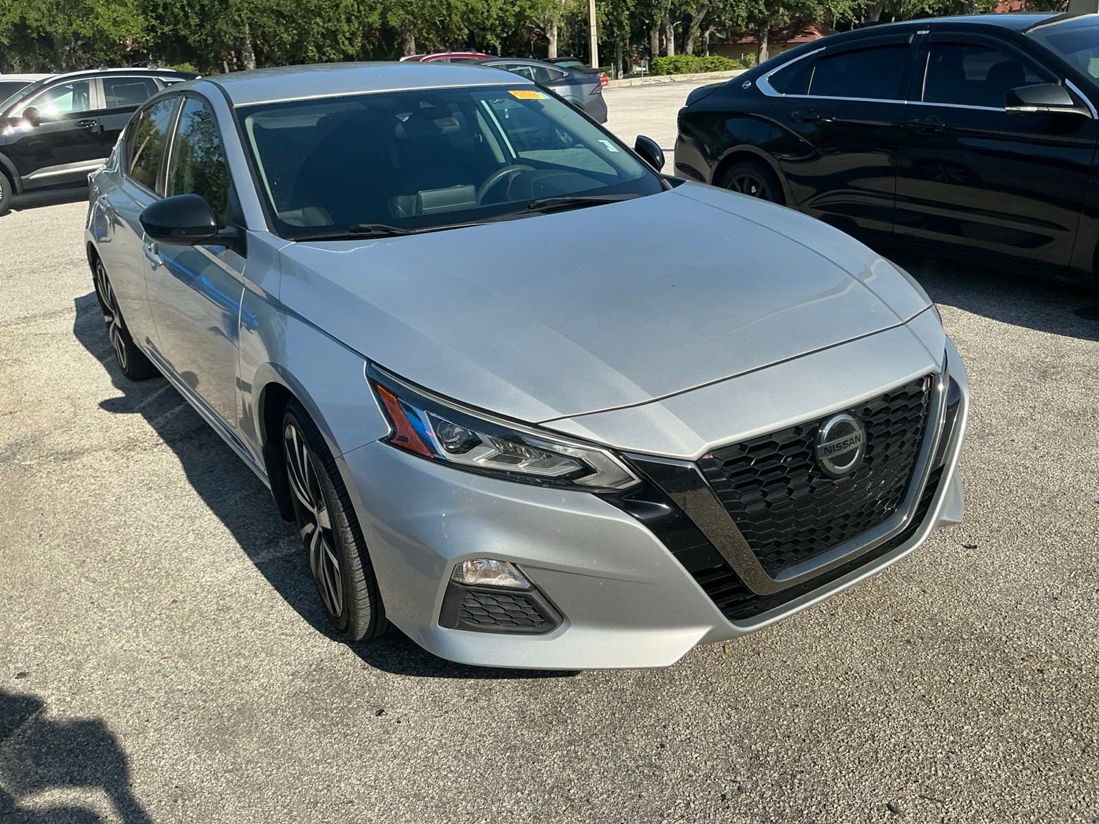 Used 2020 Silver Nissan 2.5 SR image 4