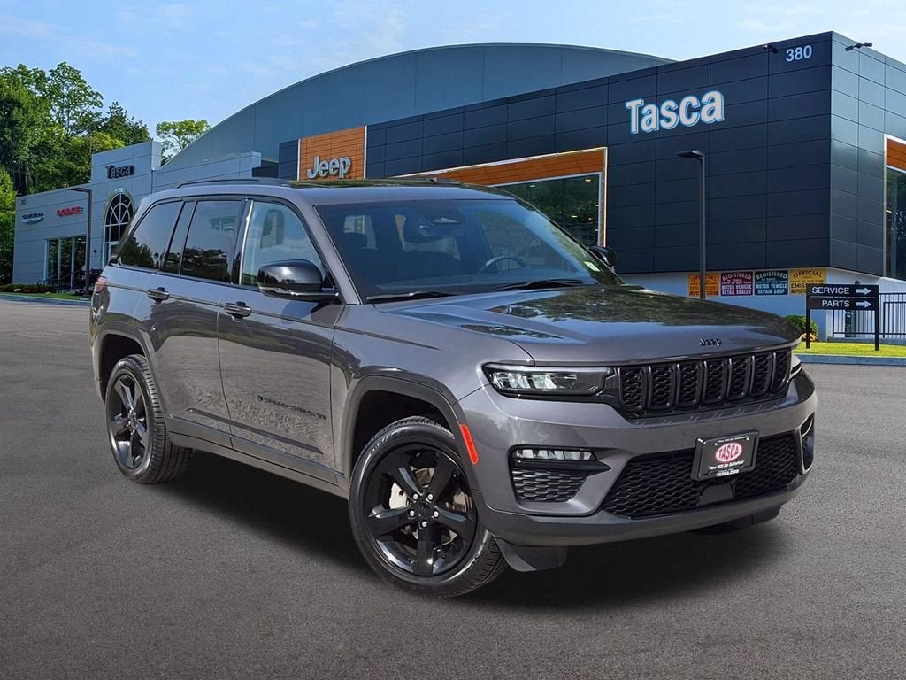 Used 2025 Gray Jeep Limited image 1