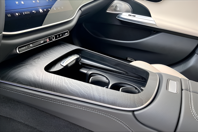 2026 Mercedes-Benz E-Class E350 - Photo 9