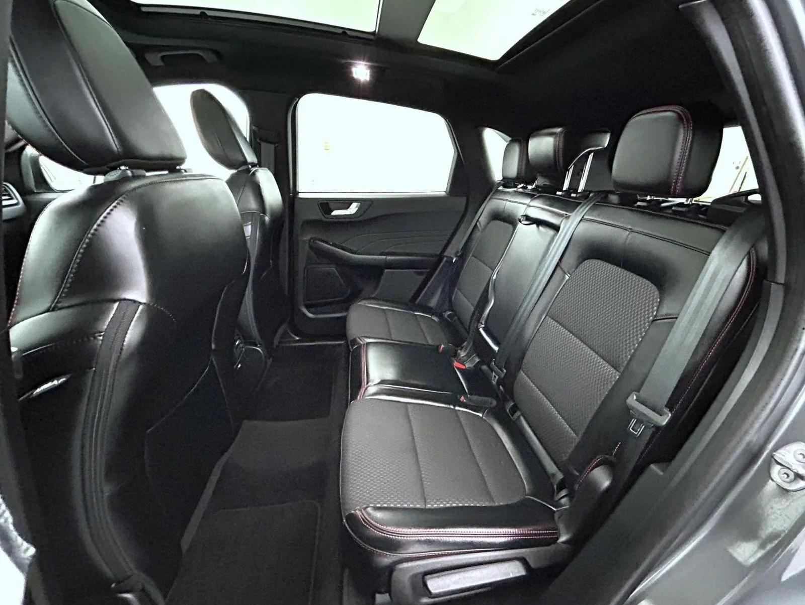 Used 2023 Gray Ford ST-Line image 19