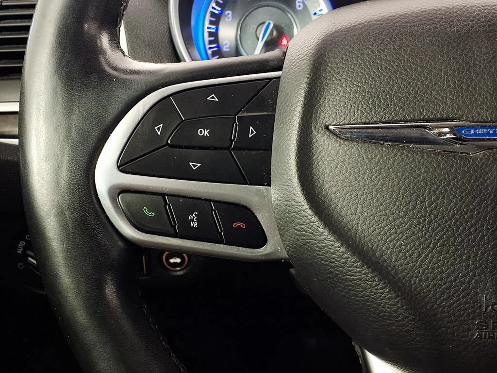 Used 2018 Velvet Red Pear Chrysler Limited image 20