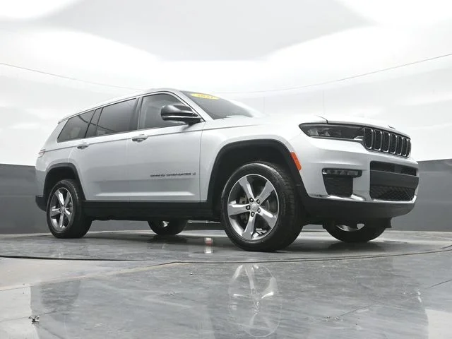 Used 2021 Silver Jeep Limited image 23