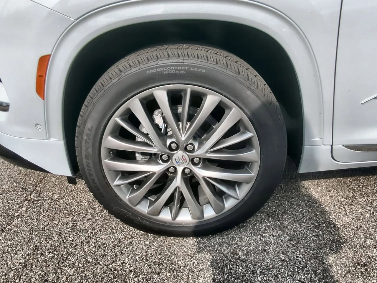 New 2026 Iridescent White Tricoat Buick Avenir image 34