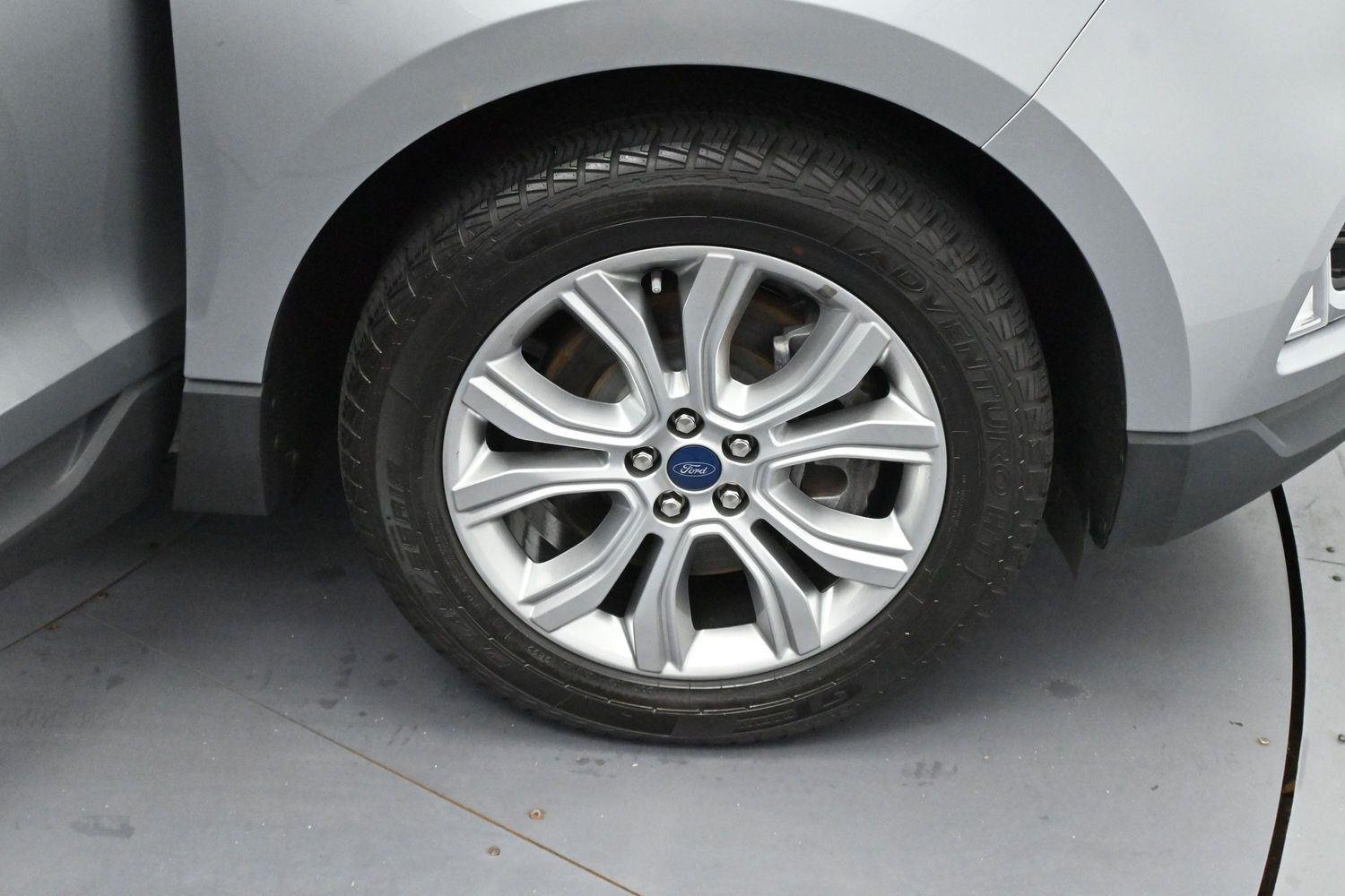 Used 2022 Iconic Silver Ford Titanium image 37