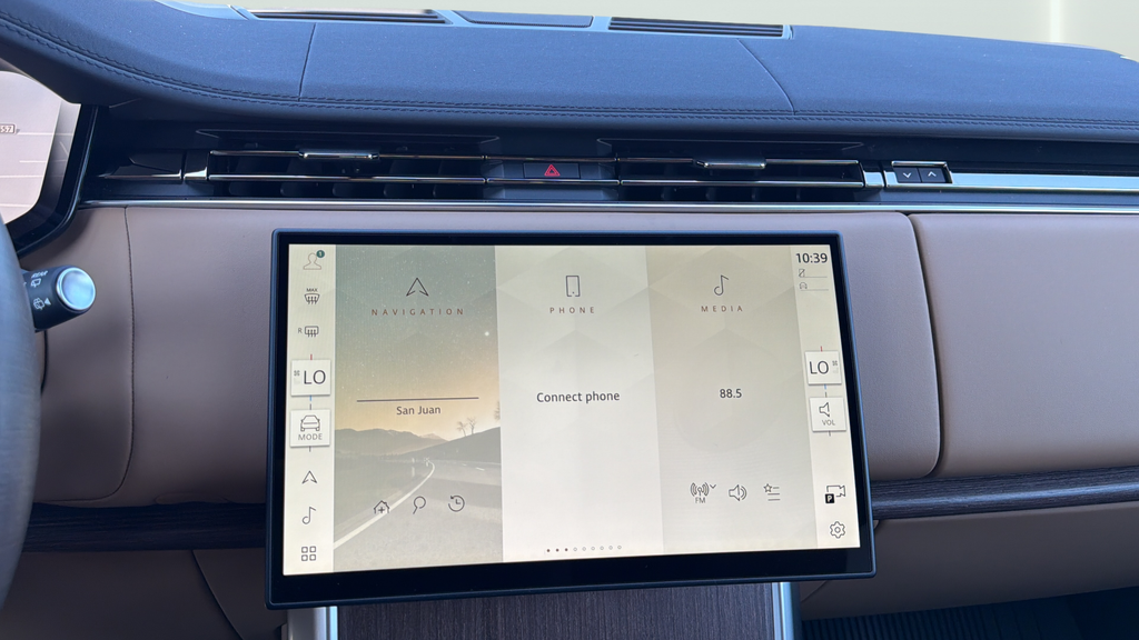 New 2026 Charente Grey Land Rover SE image 22