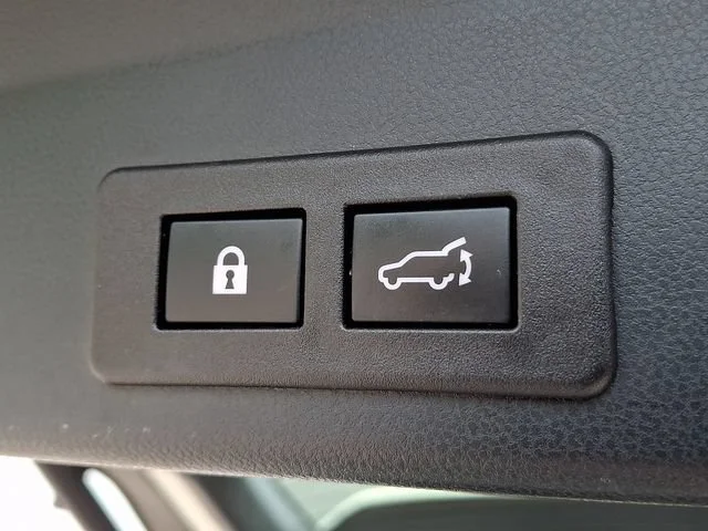 Used 2021 White Subaru Premium image 31
