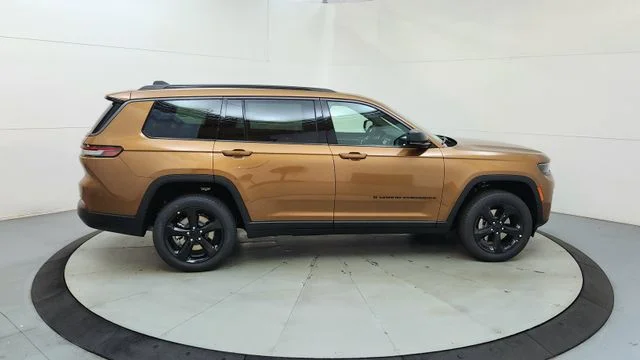 New 2026 Copper Shino Metallic Clear-Coat Exterior Paint Jeep Limited image 11