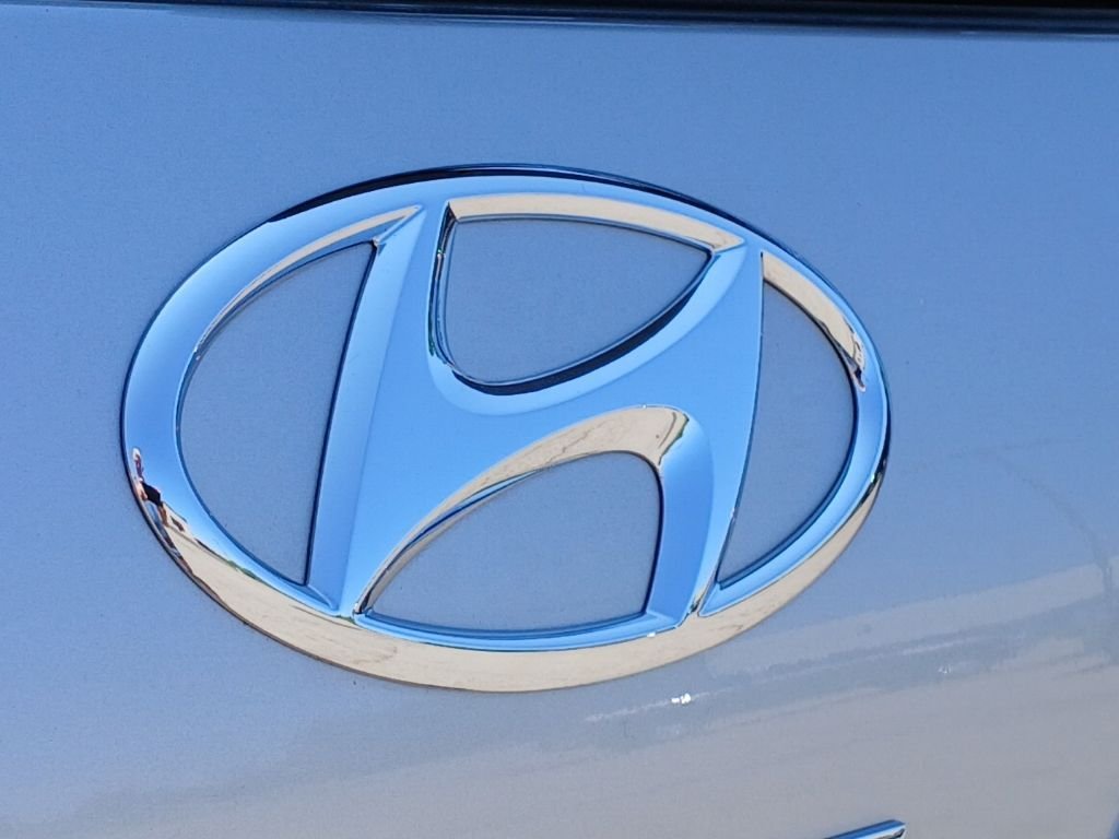 Used 2025 Silver Hyundai SEL image 30