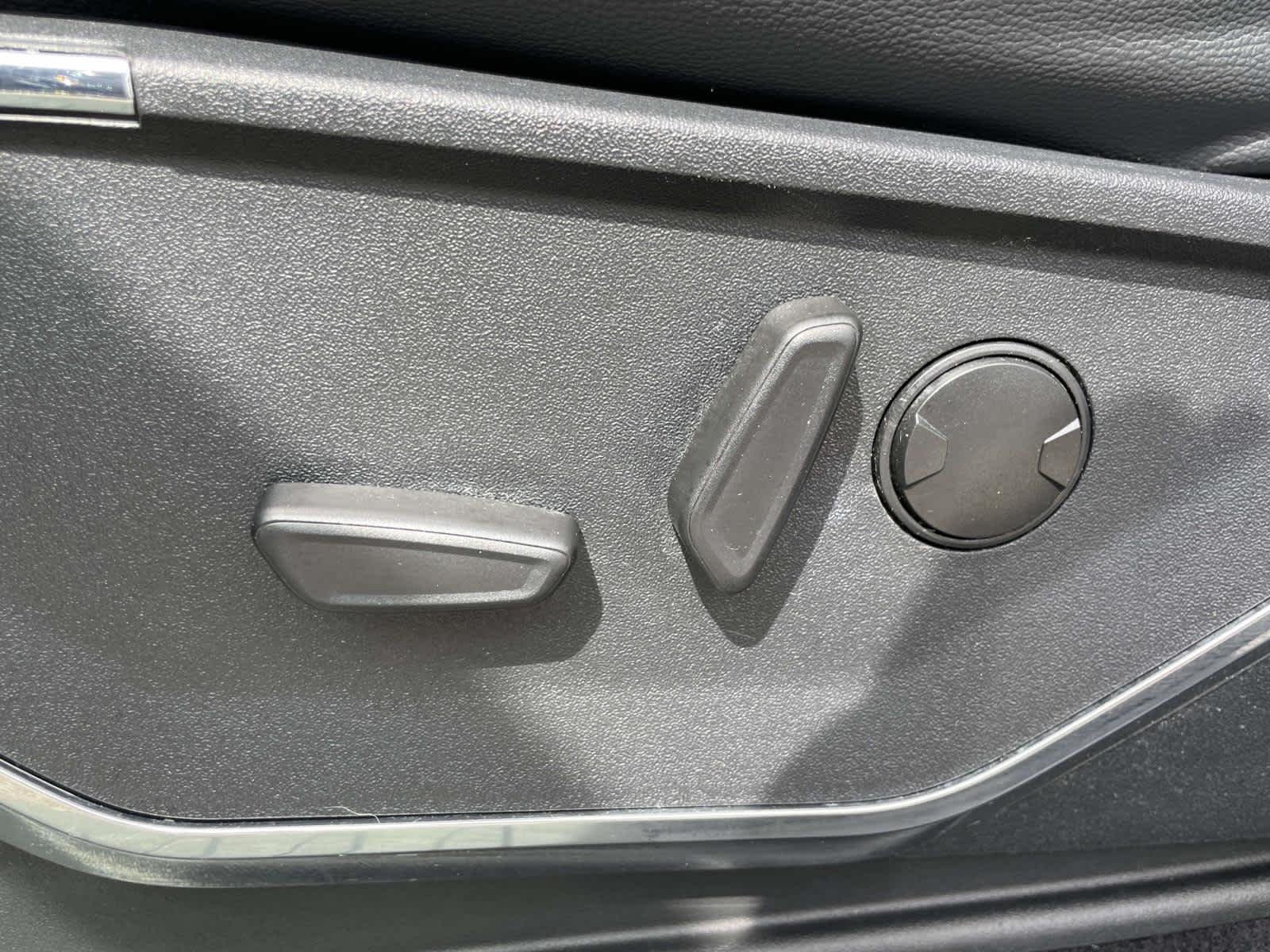 Used 2023 Silver Ford LARIAT image 26