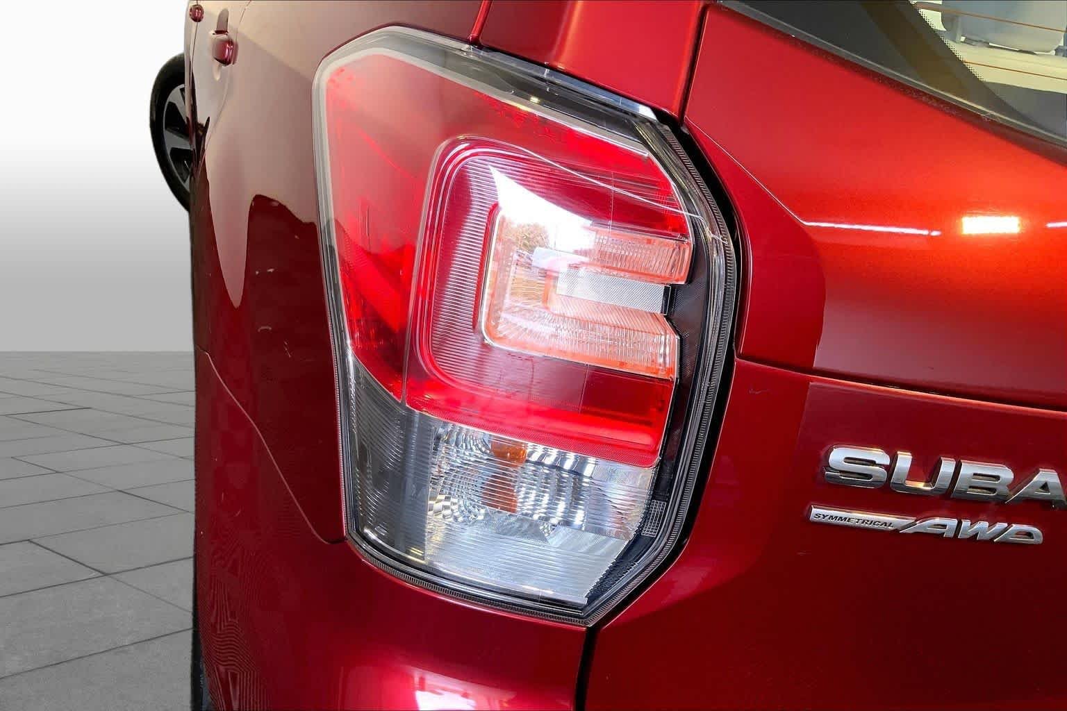Used 2018 Venetian Red Pearl Subaru  image 28