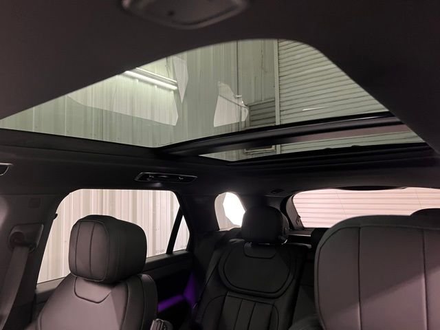 New 2025 Ostuni Pearl White Land Rover Dynamic SE image 32
