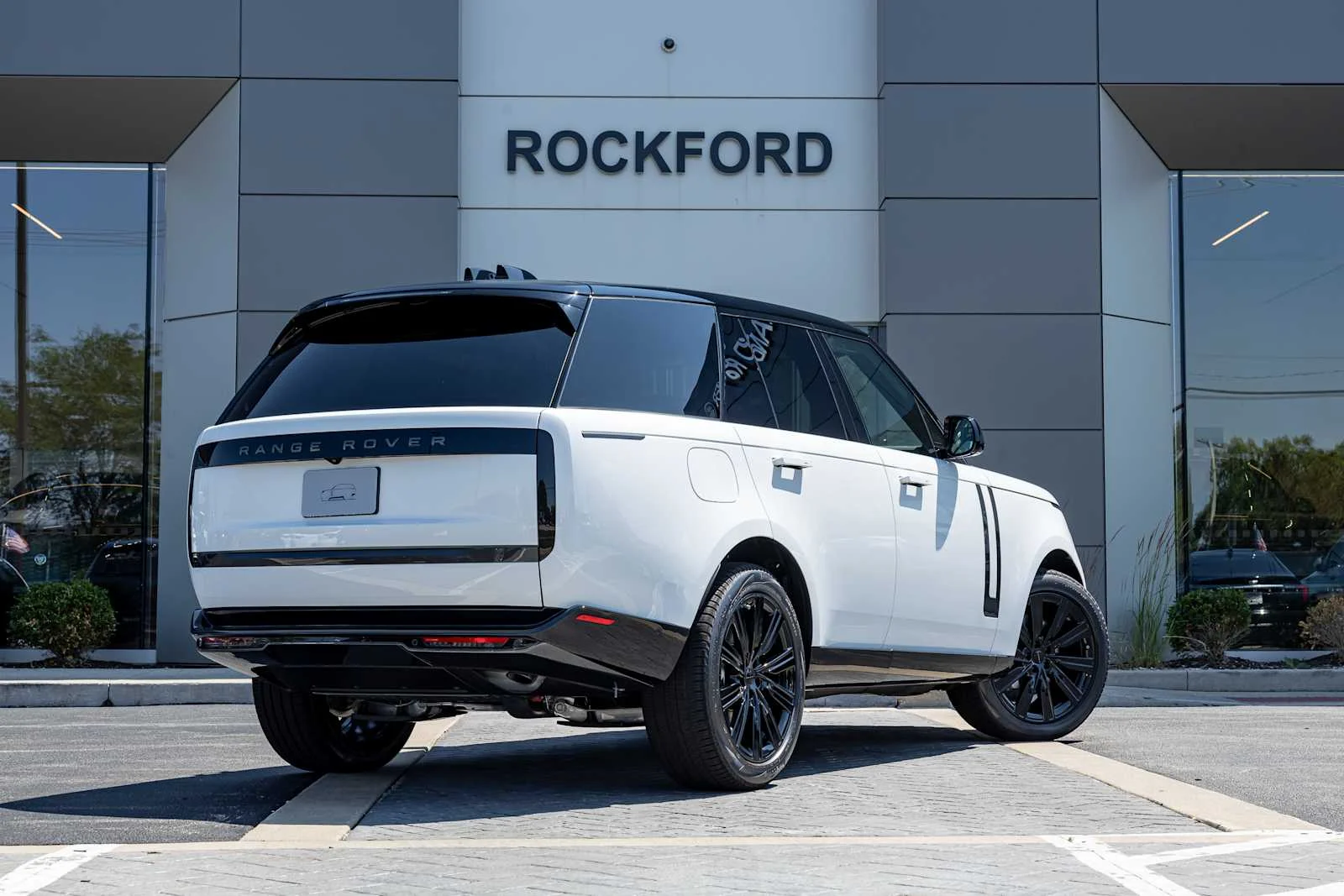 New 2026 Fuji White Land Rover SE image 2