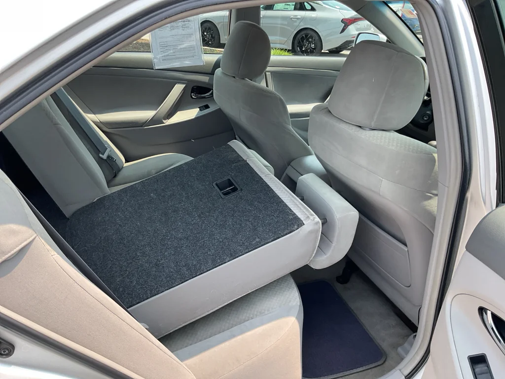 Used 2007 Titanium Metallic Toyota LE image 13