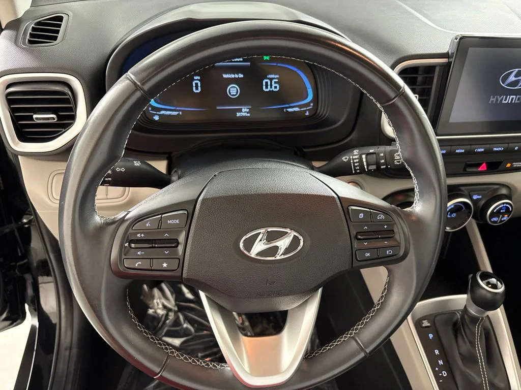 Used 2025 Black Hyundai SEL image 28