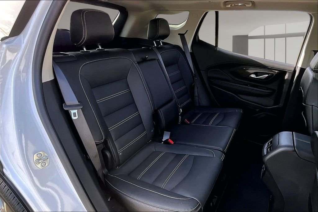 Used 2024 White GMC Denali image 29