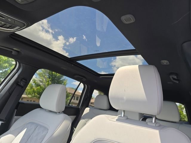 New 2026 Bright White Clear-Coat Exterior Paint Jeep Overland image 6