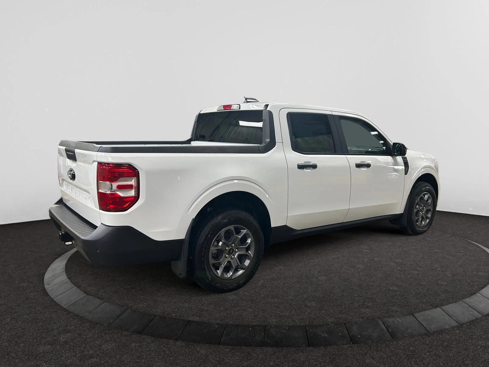 New 2026 Oxford White Ford XLT image 5
