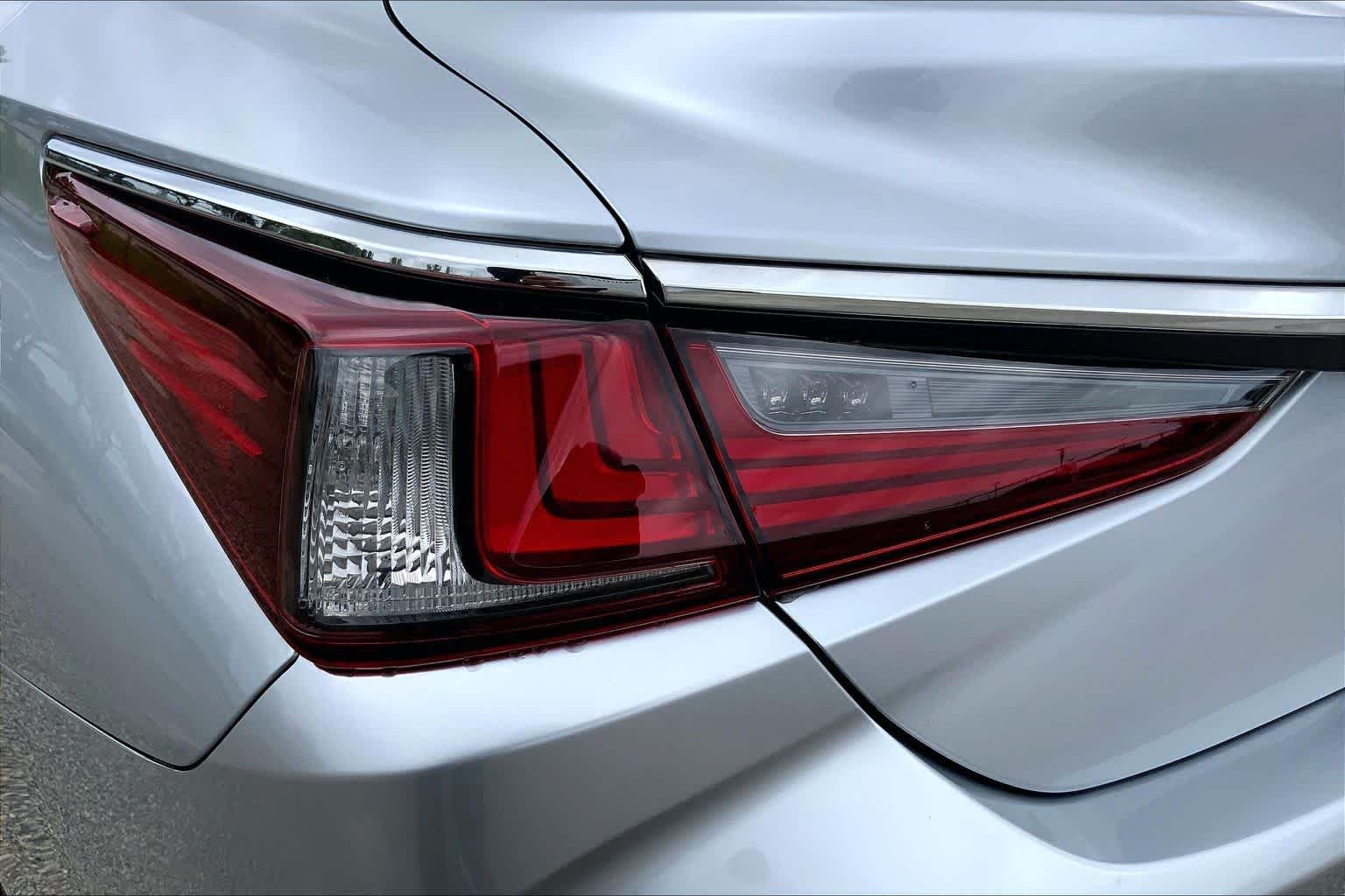 Used 2024 Iridium Lexus  image 28