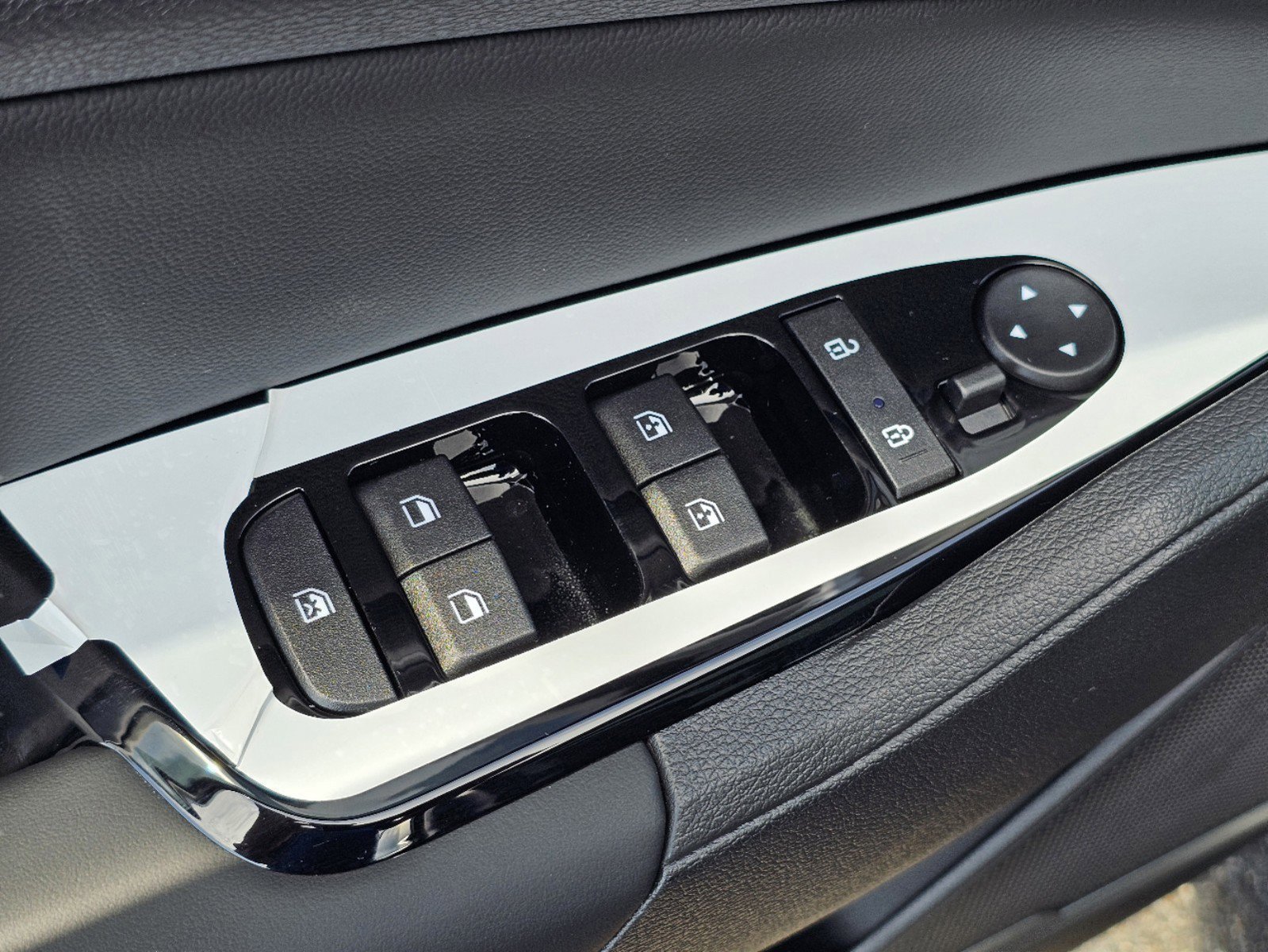 2025 Kia Sportage EX - Photo 14