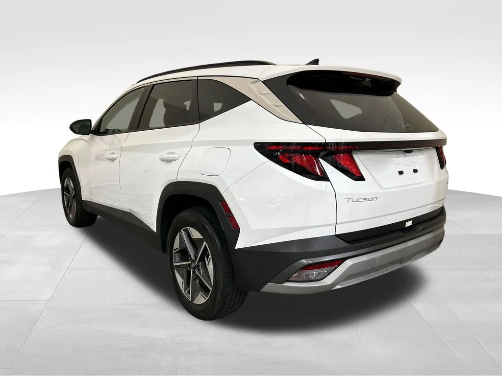 Used 2025 White Hyundai SEL image 3