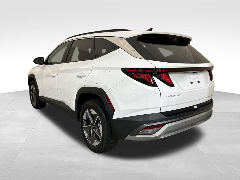 Used 2025 White Hyundai SEL image 3