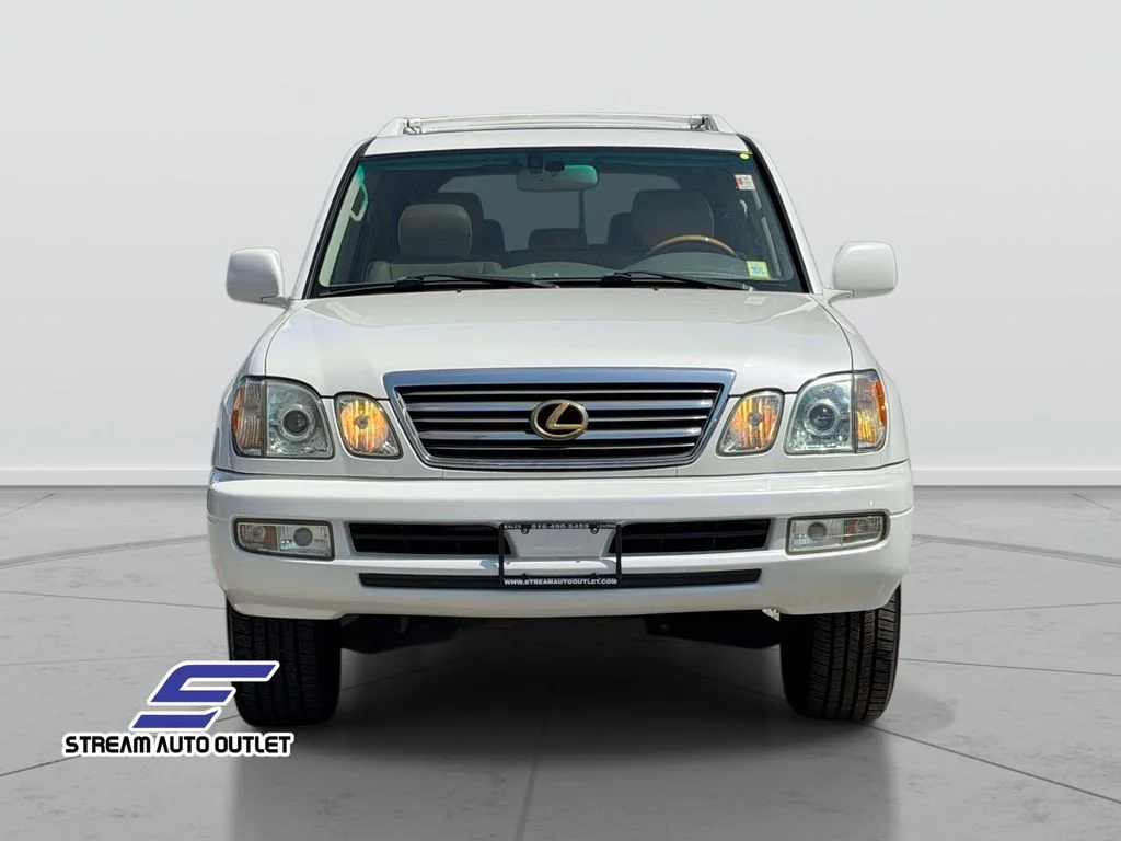 Used 2004 White Lexus 470 image 2