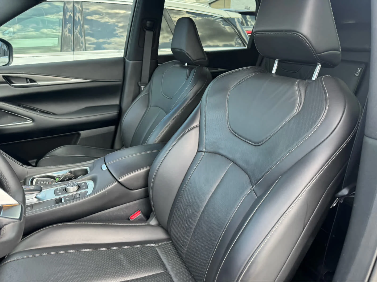Certified Used 2025 Harbor Gray INFINITI LUXE image 12