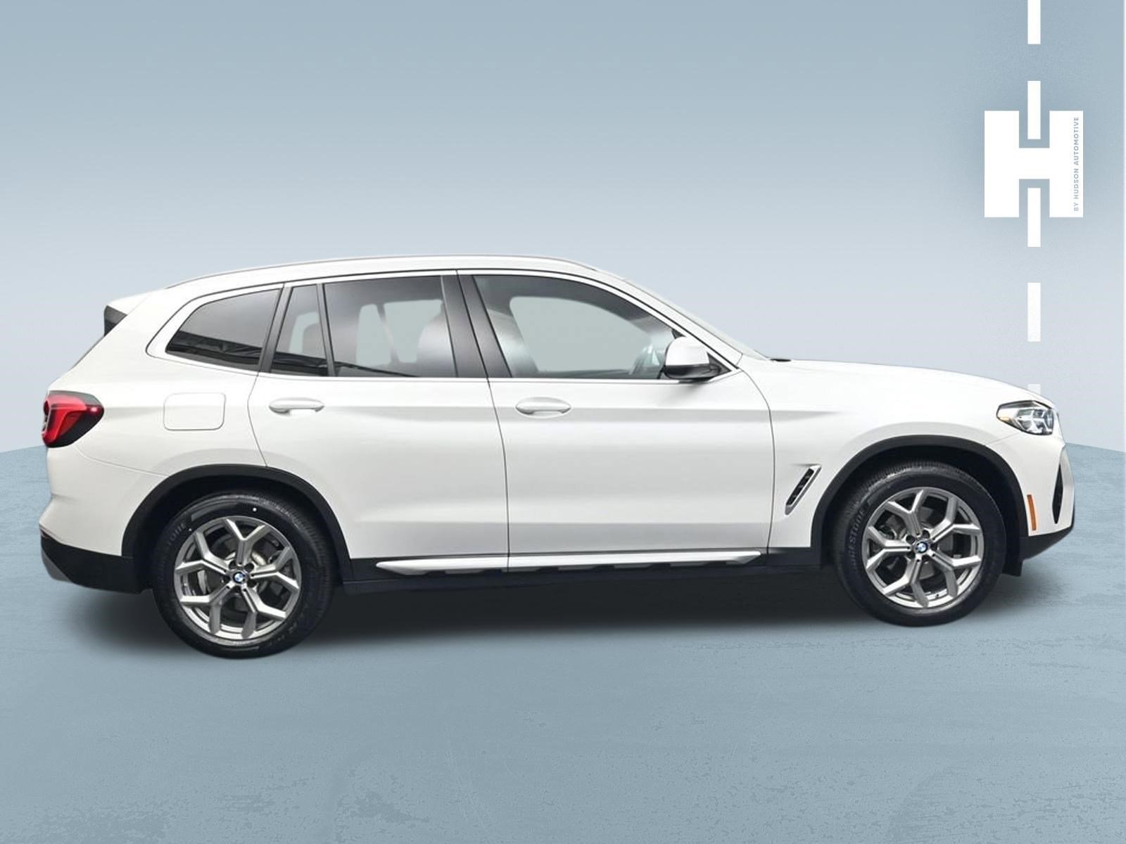 Used 2024 White Metallic BMW xDrive30i image 3