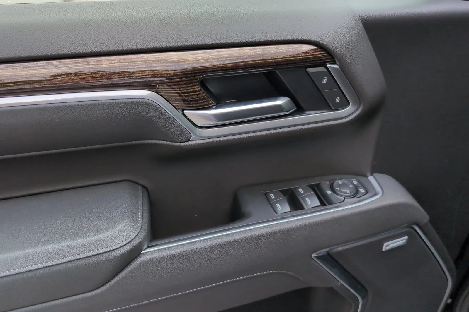 New 2026 Onyx Black GMC Elevation image 11