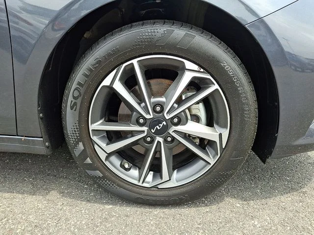 Used 2023 Gray Kia LXS image 9