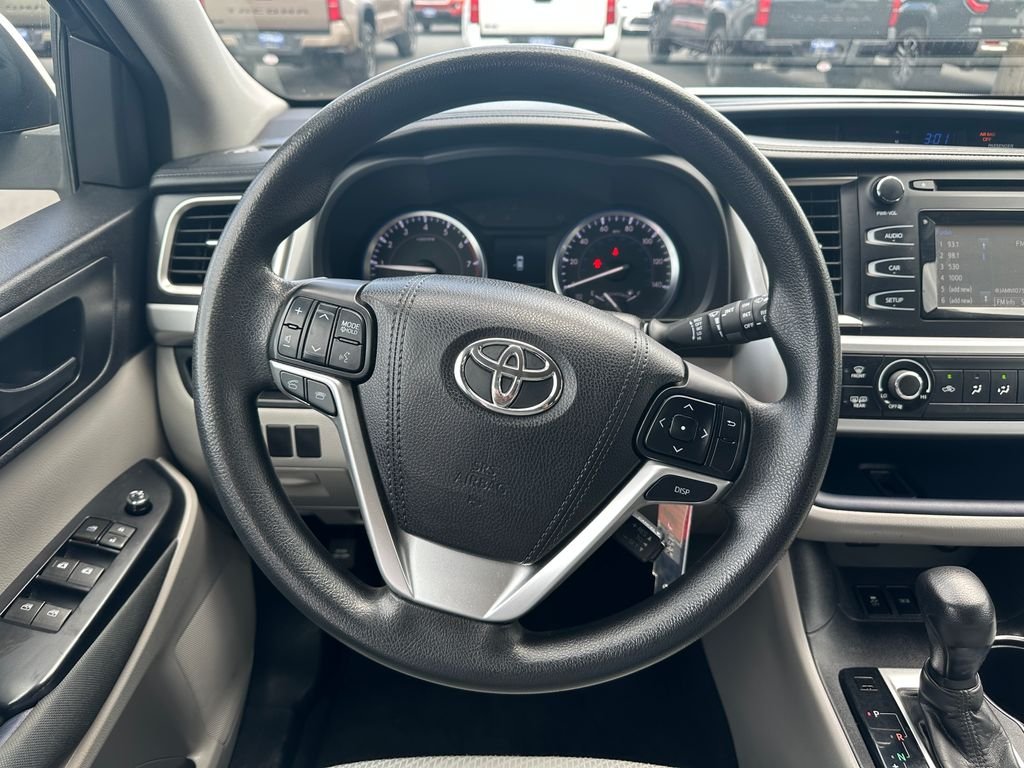 Used 2016 White Toyota LE image 20