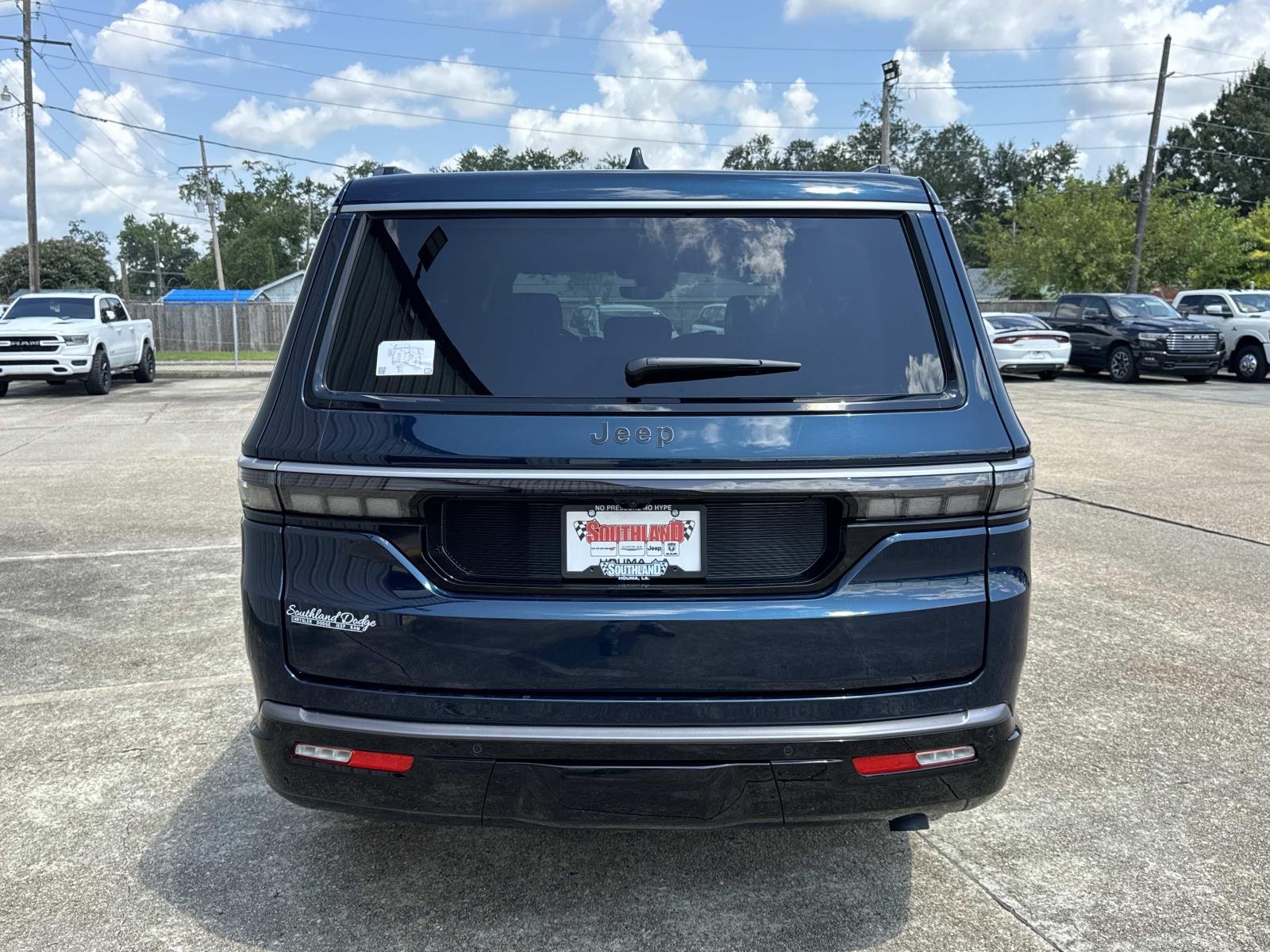 New 2026 Fathom Blue Pearl-Coat Exterior Paint Jeep  image 5