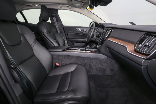 Used 2024 Black Volvo B5 Plus Dark Theme image 16