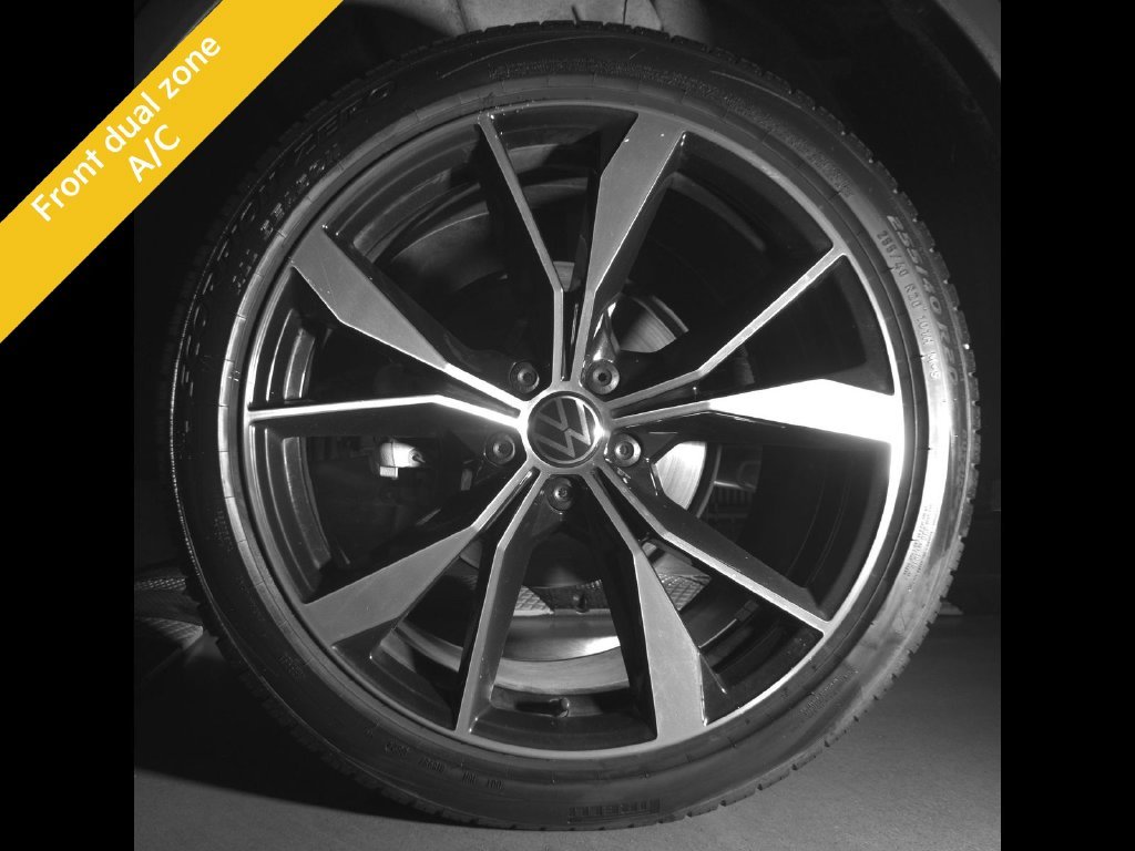 Used 2024 Black Volkswagen 2.0T SEL R-Line image 13