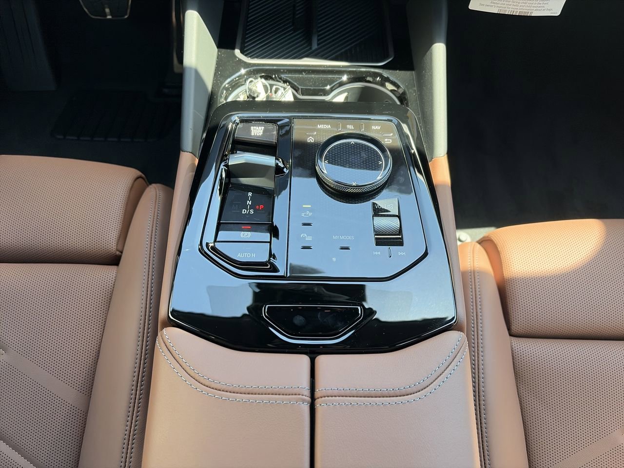 New 2027 Alpine White BMW 530i xDrive image 28