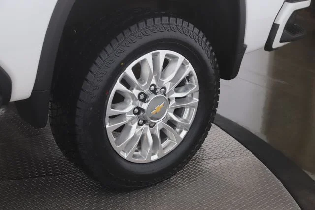 Used 2022 White Chevrolet High Country image 14
