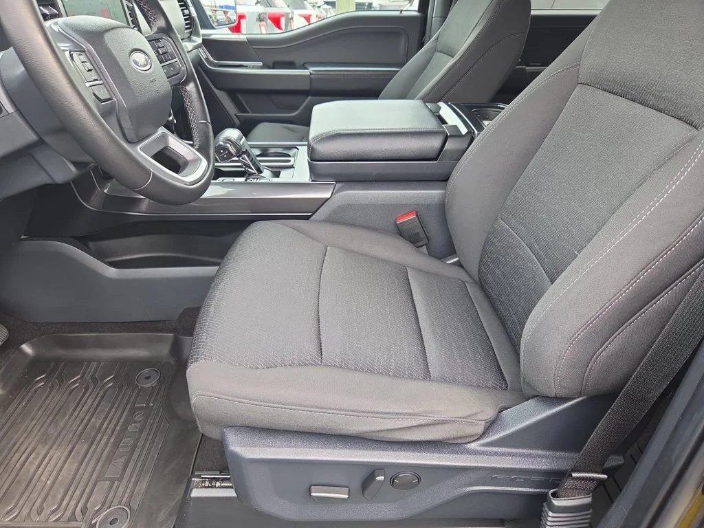 Used 2023  Ford XLT image 13