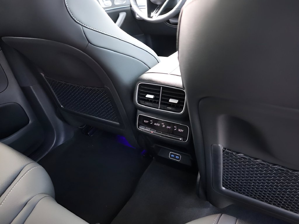 Used 2026 Twilight Blue Metallic Mercedes-Benz GLE 450 image 16