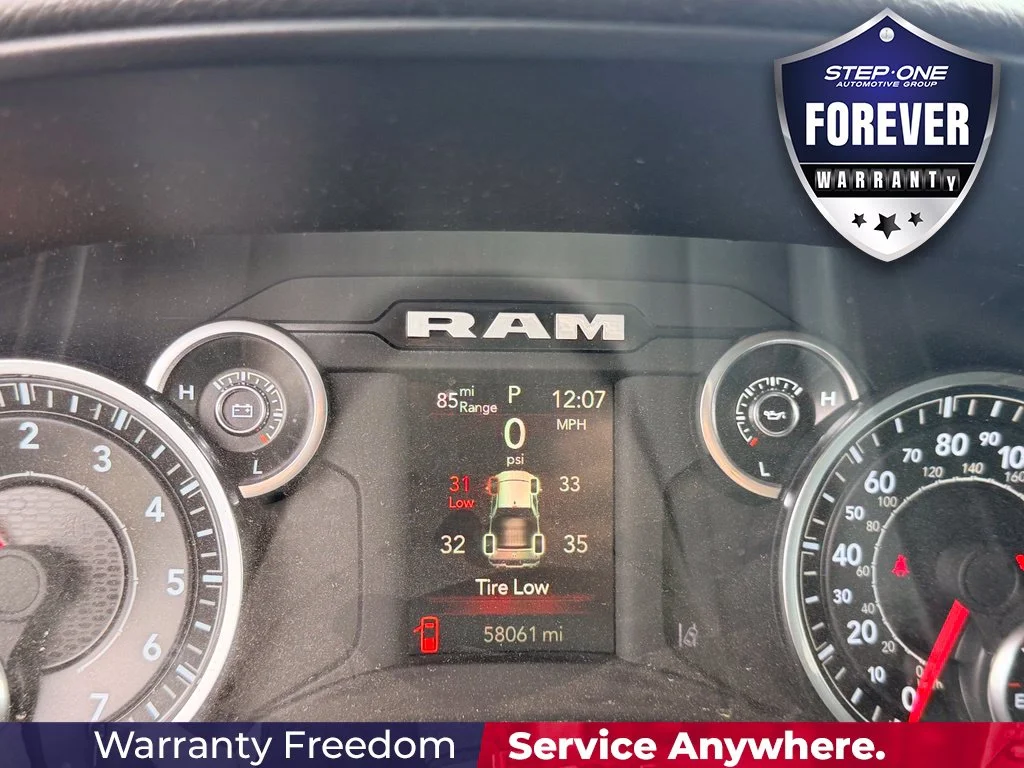 Used 2025 White Ram Big Horn/Lone Star image 10