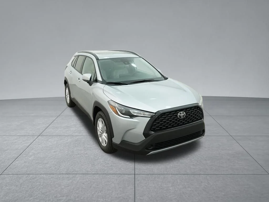 Used 2022 Silver Toyota LE image 17