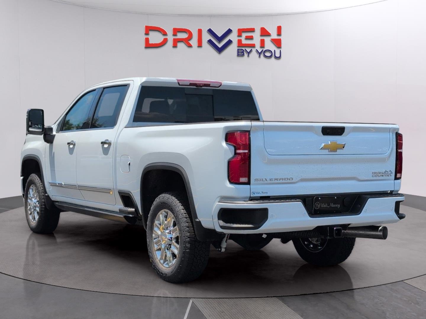 New 2026 Polar White Tricoat Chevrolet High Country image 3