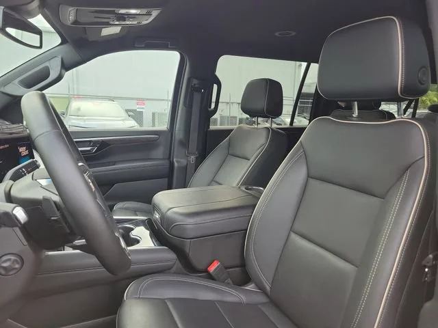 2025 Chevrolet Suburban Premier - Photo 21