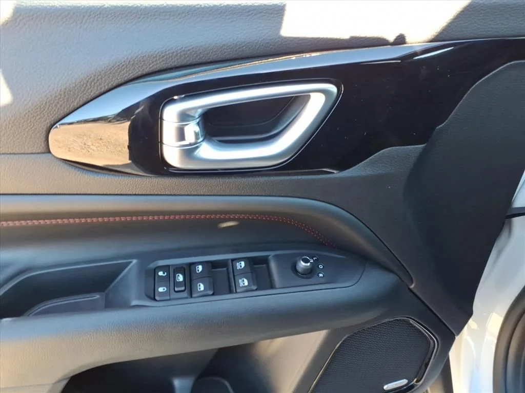 New 2026 Bright White Clear-Coat Exterior Paint Jeep Trailhawk image 11