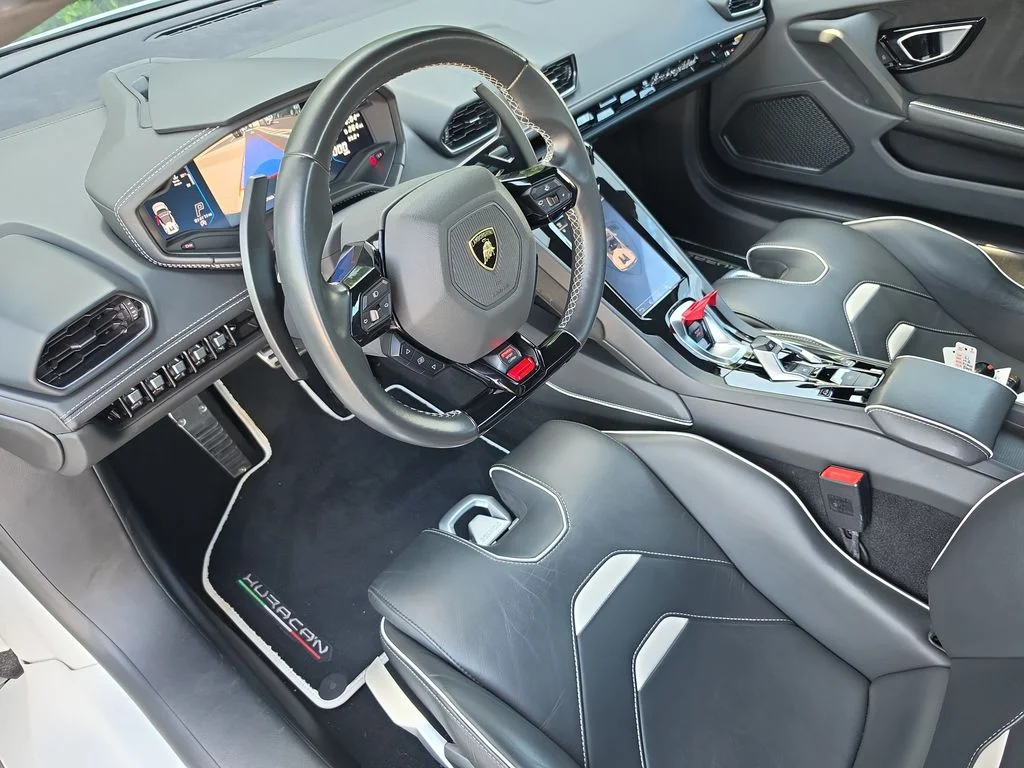 Used 2021 White Lamborghini Base image 12