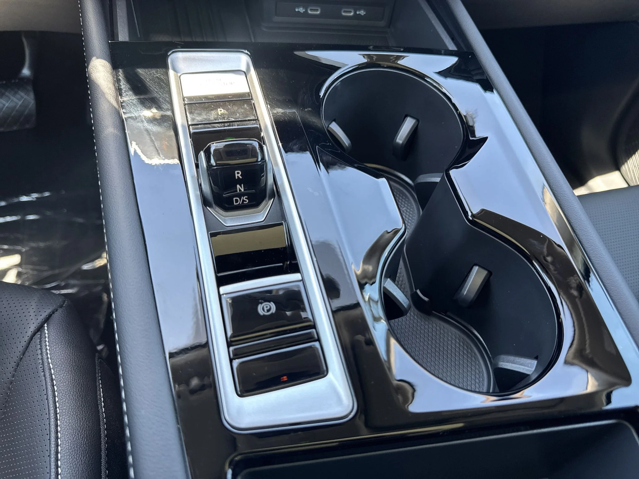 New 2026 Deep Black Pearl Volkswagen 2.0T SEL image 29