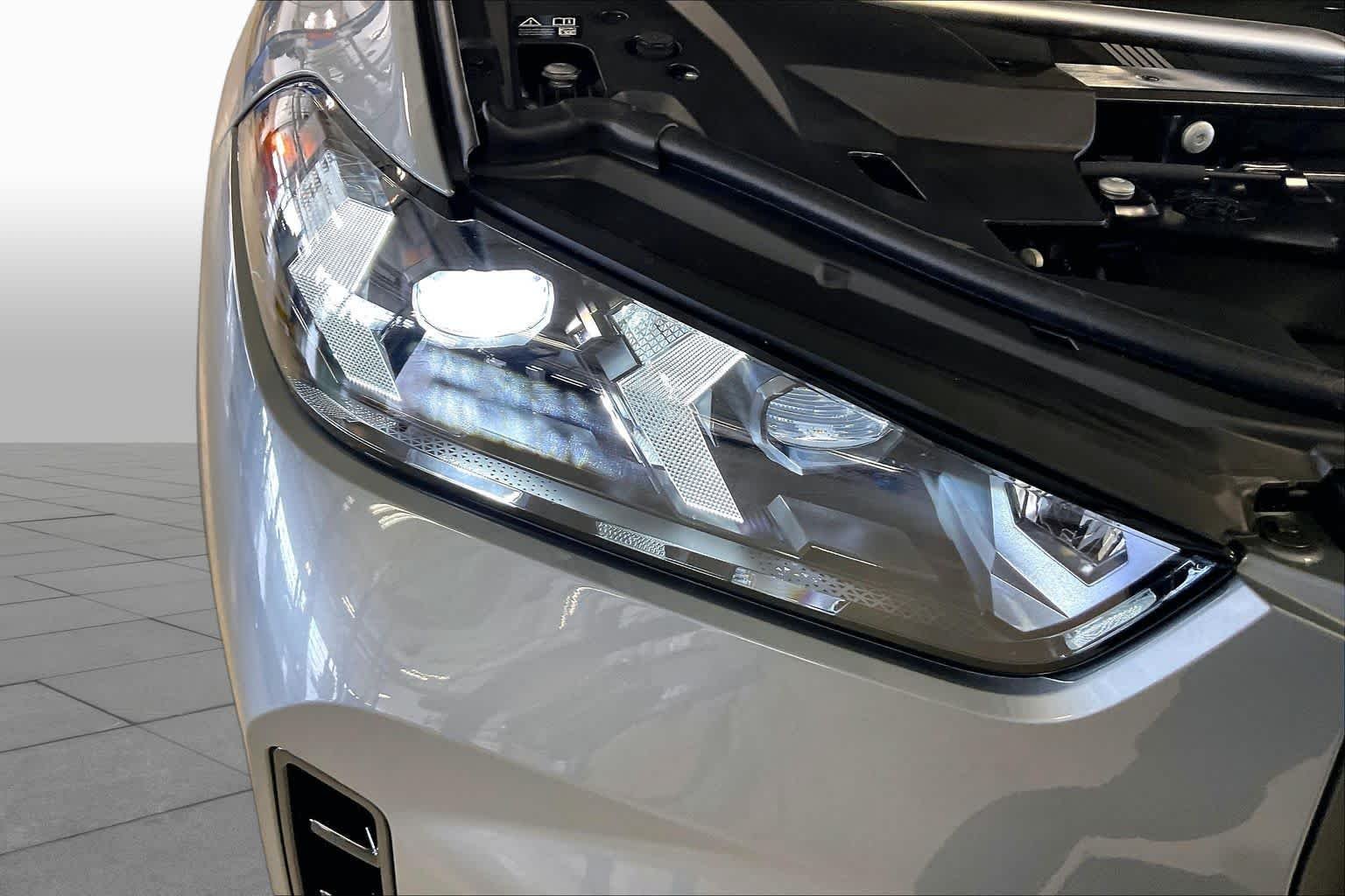 New 2026 Skyscraper Grey Metallic BMW xDrive40i image 13